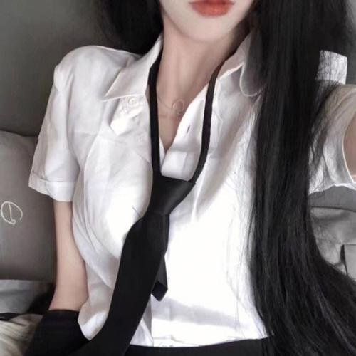罗娜，阿齐姆的母亲